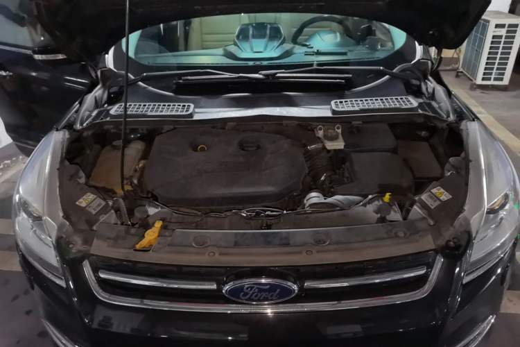Used Ford Kuga 2013 2.0L GTDi Four-Wheel Drive Premium Model Engine Bay