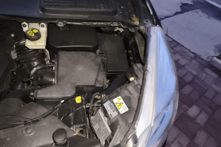 Used Ford Kuga 2013 2.0L GTDi Four-Wheel Drive Premium Model Engine Bay Left