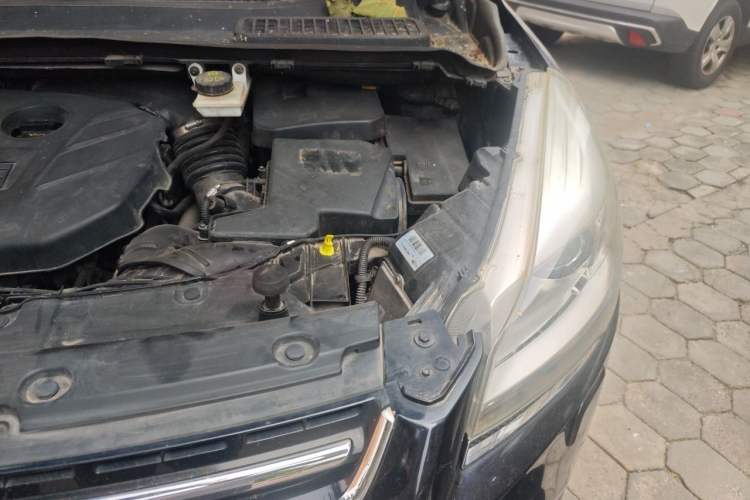 Used Ford Kuga 2013 2.0L GTDi Four-Wheel-Drive Sport Model Engine Bay Left