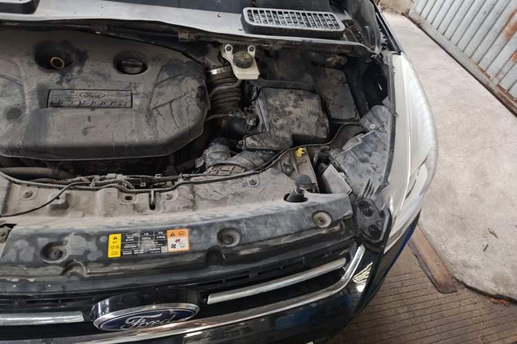 Used Ford Kuga 2013 2.0L GTDi Four-Wheel Drive Premium Model Engine Bay Left