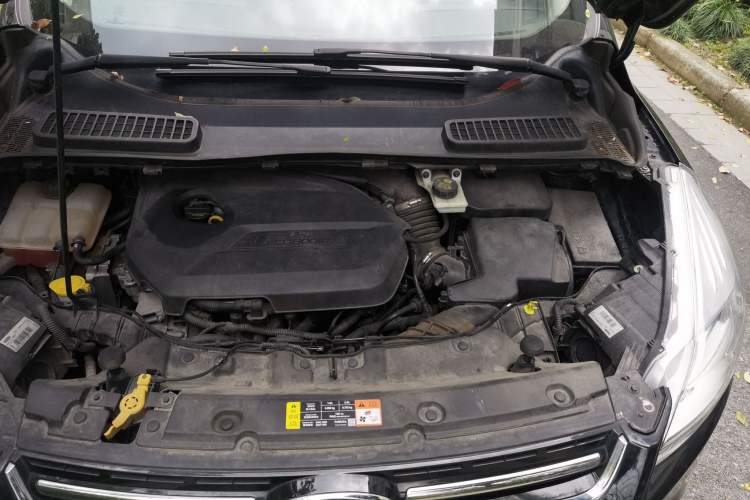 Used Ford Kuga 2013 1.6L GTDi Two-Wheel-Drive Trend Model Engine Bay Left