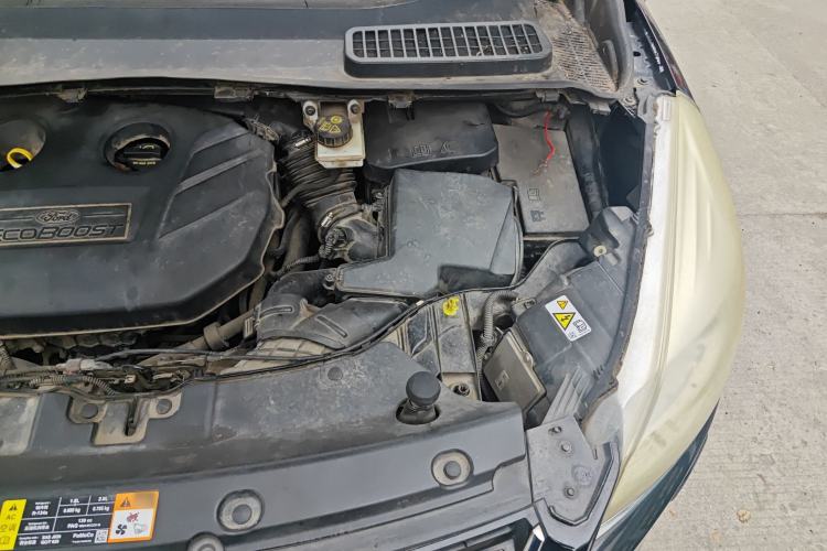 Used Ford Kuga 2013 2.0L GTDi Four-Wheel-Drive Sport Model Engine Bay Left