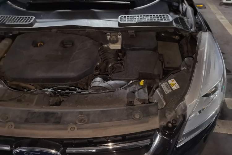 Used Ford Kuga 2013 2.0L GTDi Four-Wheel Drive Premium Model Engine Bay Left