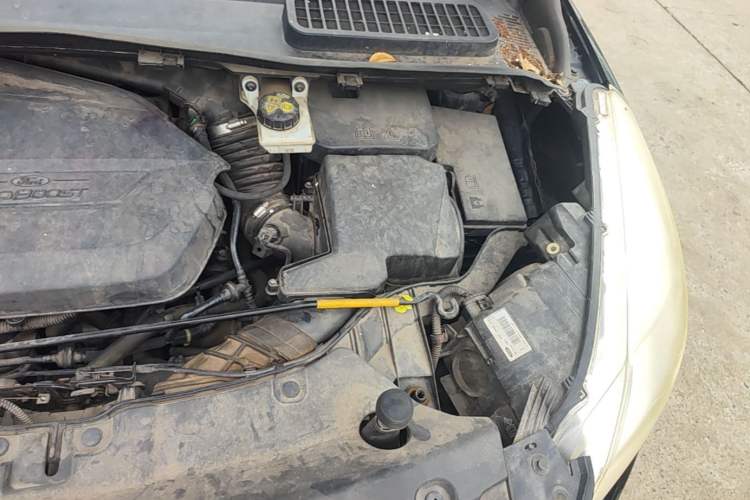 Used Ford Kuga 2013 1.6L GTDi Two-Wheel-Drive Comfort Model Engine Bay Left
