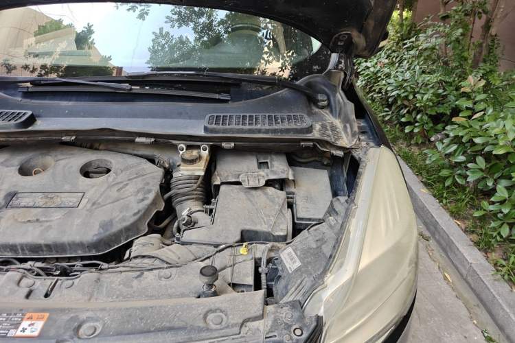 Used Ford Kuga 2013 2.0L GTDi Four-Wheel-Drive Elite Model Engine Bay Left