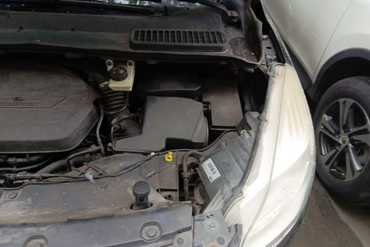 Used Ford Kuga 2013 1.6L GTDi Two-Wheel-Drive Trend Model Engine Bay Left