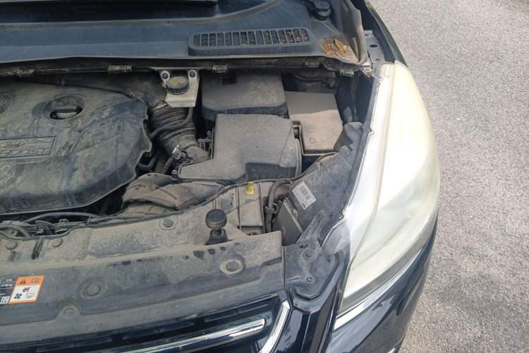 Used Ford Kuga 2013 2.0L GTDi Four-Wheel-Drive Sport Model Engine Bay Left
