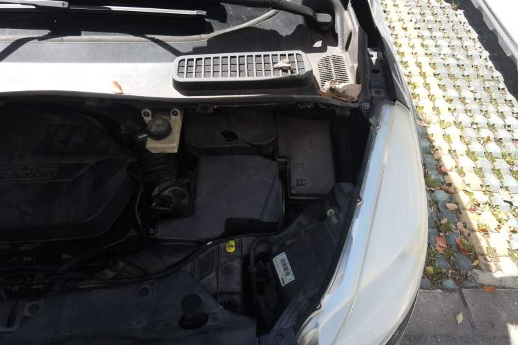 Used Ford Kuga 2013 1.6L GTDi Two-Wheel-Drive Comfort Model Engine Bay Left