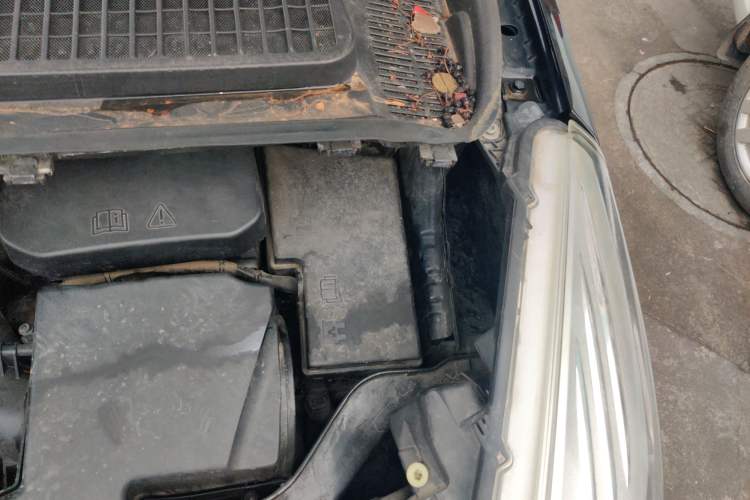 Used Ford Kuga 2013 1.6L GTDi Two-Wheel-Drive Trend Model Engine Bay Left