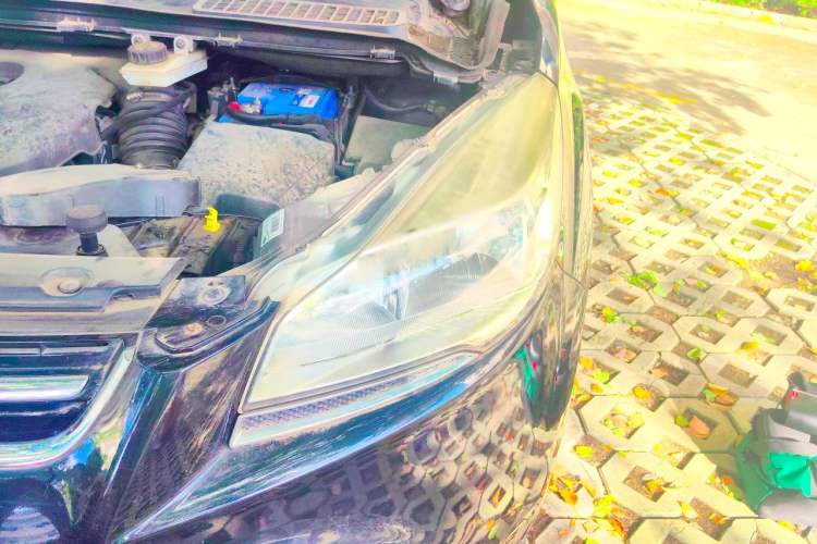 Used Ford Kuga 2013 2.0L GTDi Four-Wheel-Drive Elite Model Engine Bay Left
