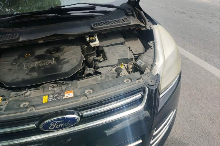 Used Ford Kuga 2013 2.0L GTDi Four-Wheel-Drive Elite Model Engine Bay Left