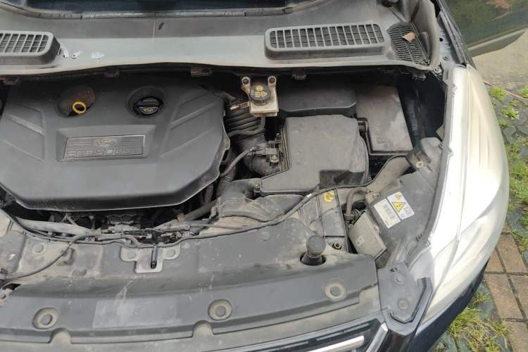 Used Ford Kuga 2013 2.0L GTDi Four-Wheel Drive Premium Model Engine Bay Left