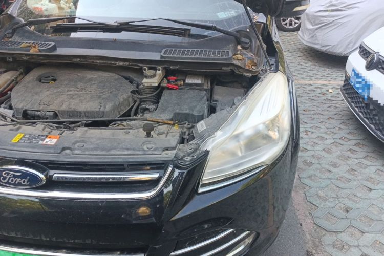 Used Ford Kuga 2013 1.6L GTDi Two-Wheel-Drive Trend Model Engine Bay Left