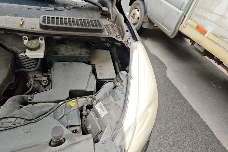 Used Ford Kuga 2013 2.0L GTDi Four-Wheel Drive Premium Model Engine Bay Left