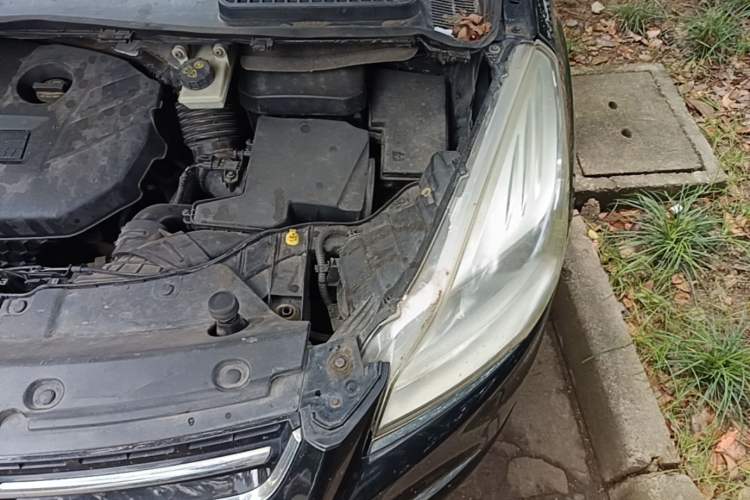 Used Ford Kuga 2013 2.0L GTDi Four-Wheel-Drive Elite Model Engine Bay Left