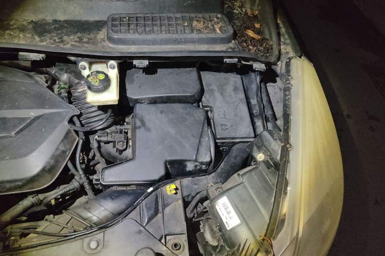 Used Ford Kuga 2013 1.6L GTDi Two-Wheel-Drive Comfort Model Engine Bay Left