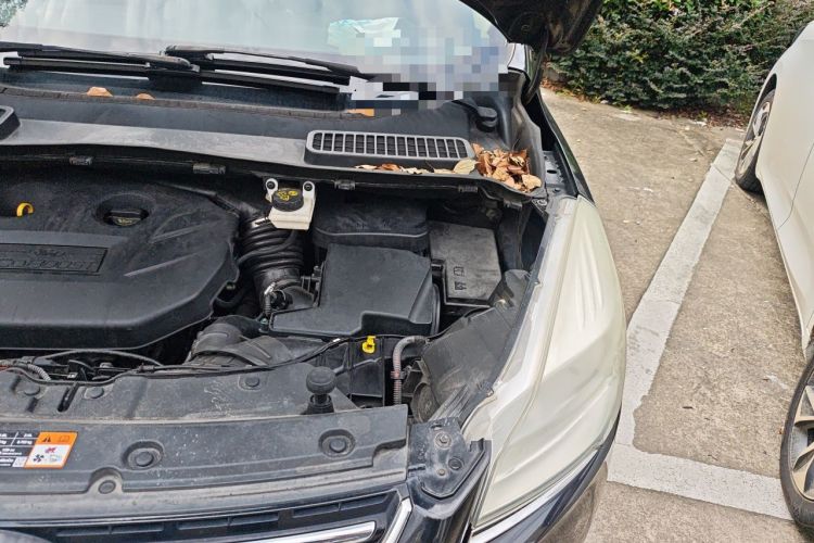 Used Ford Kuga 2013 2.0L GTDi Four-Wheel-Drive Elite Model Engine Bay Left