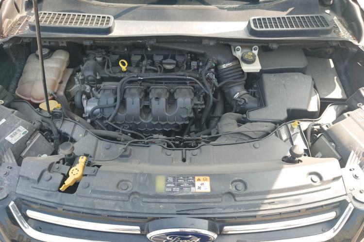 Used Ford Kuga 2013 2.0L GTDi Four-Wheel-Drive Sport Model Engine Bay