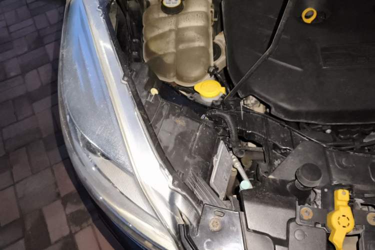 Used Ford Kuga 2013 2.0L GTDi Four-Wheel Drive Premium Model Engine Bay Right
