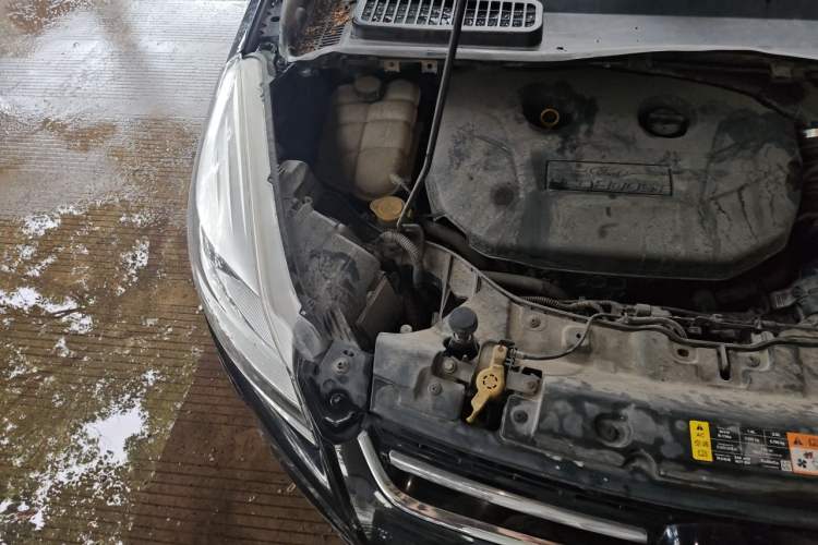Used Ford Kuga 2013 2.0L GTDi Four-Wheel Drive Premium Model Engine Bay Right
