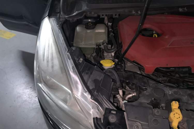 Used Ford Kuga 2013 1.6L GTDi Two-Wheel-Drive Trend Model Engine Bay Right