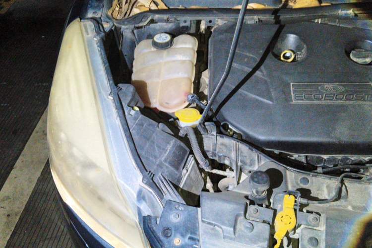 Used Ford Kuga 2013 2.0L GTDi Four-Wheel Drive Premium Model Engine Bay Right