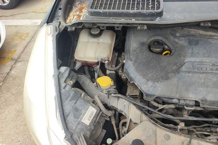 Used Ford Kuga 2013 1.6L GTDi Two-Wheel-Drive Comfort Model Engine Bay Right