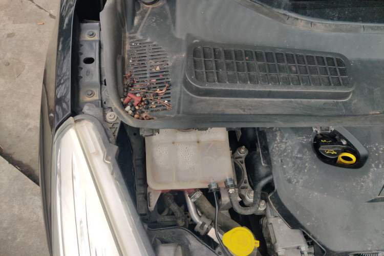 Used Ford Kuga 2013 1.6L GTDi Two-Wheel-Drive Trend Model Engine Bay Right