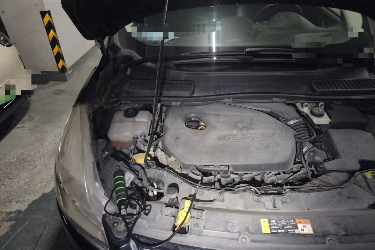 Used Ford Kuga 2013 1.6L GTDi Two-Wheel-Drive Comfort Model Engine Bay Right