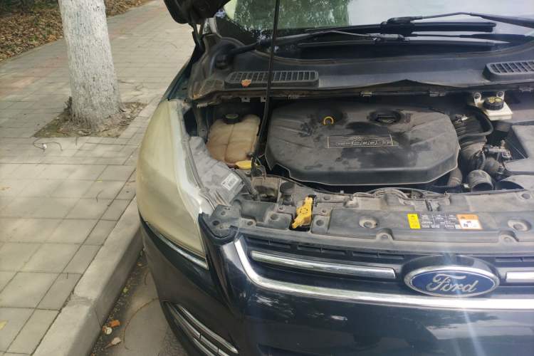 Used Ford Kuga 2013 2.0L GTDi Four-Wheel-Drive Elite Model Engine Bay Right