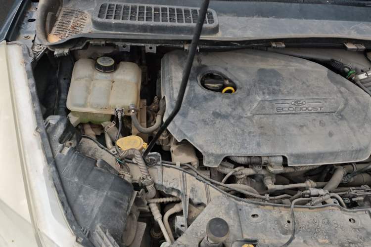 Used Ford Kuga 2013 1.6L GTDi Two-Wheel-Drive Trend Model Engine Bay Right