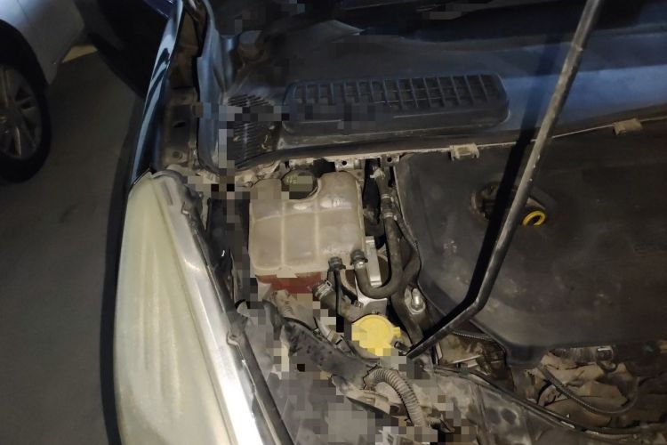 Used Ford Kuga 2013 1.6L GTDi Two-Wheel-Drive Trend Model Engine Bay Right