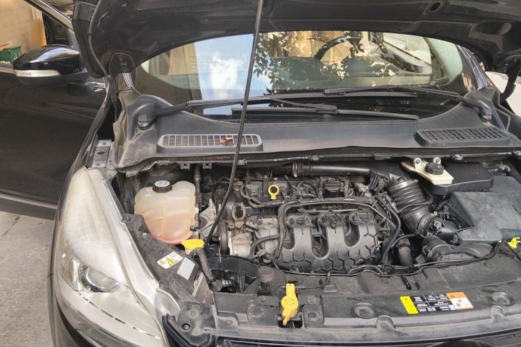 Used Ford Kuga 2013 2.0L GTDi Four-Wheel Drive Premium Model Engine Bay Right