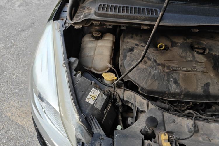 Used Ford Kuga 2013 2.0L GTDi Four-Wheel Drive Premium Model Engine Bay Right