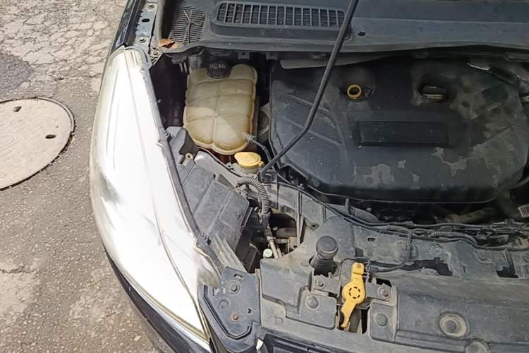 Used Ford Kuga 2013 2.0L GTDi Four-Wheel-Drive Elite Model Engine Bay Right