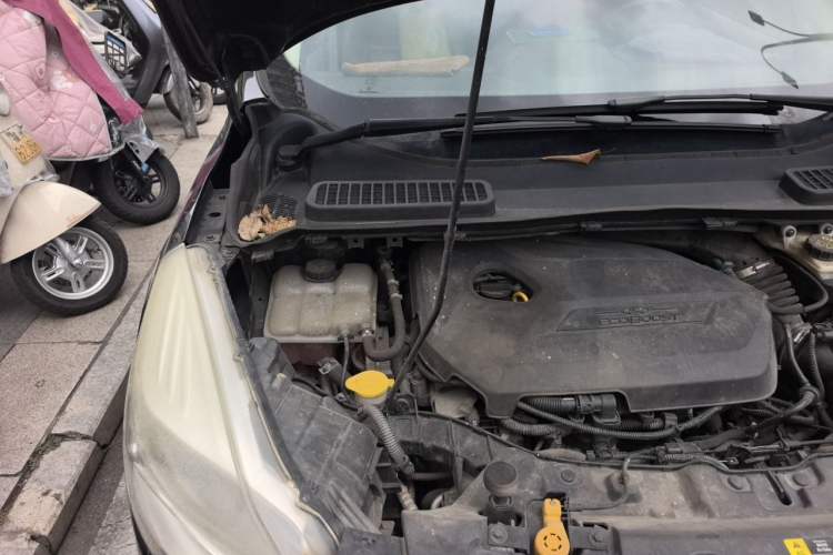 Used Ford Kuga 2013 1.6L GTDi 4x4 Elite Model Engine Bay Right
