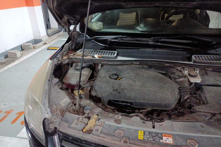 Used Ford Kuga 2013 1.6L GTDi Two-Wheel-Drive Comfort Model Engine Bay Right