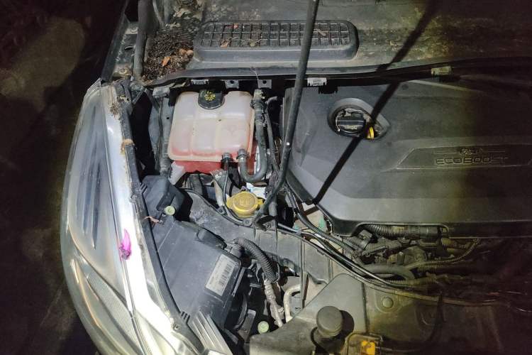 Used Ford Kuga 2013 1.6L GTDi Two-Wheel-Drive Comfort Model Engine Bay Right