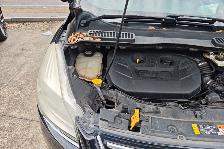 Used Ford Kuga 2013 2.0L GTDi Four-Wheel-Drive Elite Model Engine Bay Right