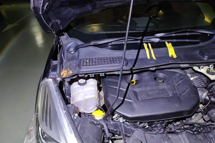 Used Ford Kuga 2013 2.0L GTDi Four-Wheel-Drive Elite Model Engine Bay Right
