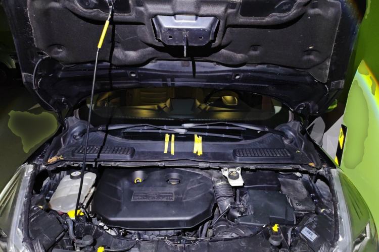 Used Ford Kuga 2013 2.0L GTDi Four-Wheel-Drive Elite Model Engine Bay