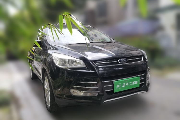 Used Ford Kuga 2013 1.6L GTDi Two-Wheel-Drive Trend Model Front Right 45 Deg