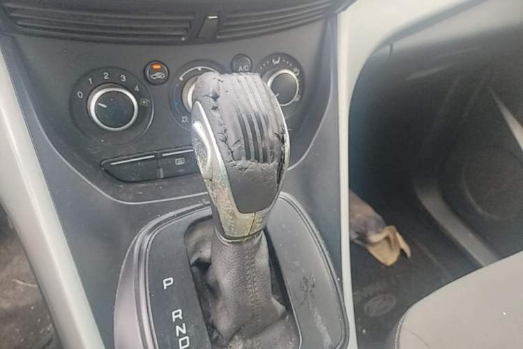 Used Ford Kuga 2013 1.6L GTDi Two-Wheel-Drive Comfort Model Gear Lever