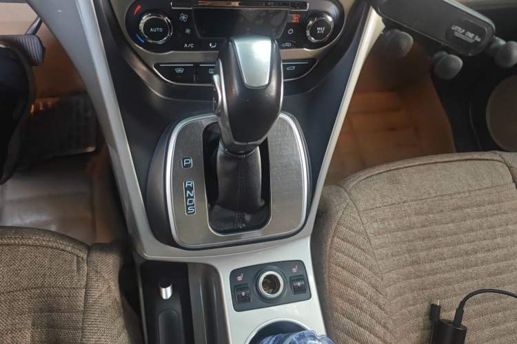 Used Ford Kuga 2013 1.6L GTDi 4x4 Elite Model Gear Lever