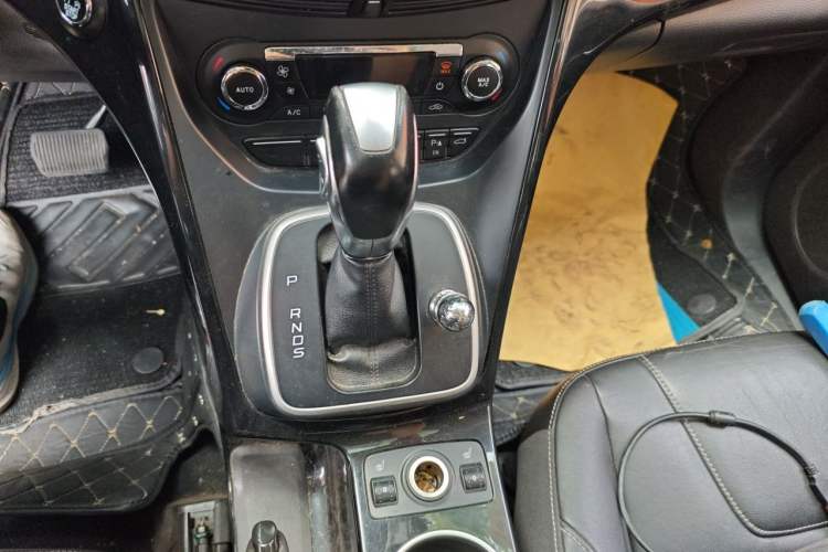 Used Ford Kuga 2013 2.0L GTDi Four-Wheel-Drive Sport Model Gear Lever