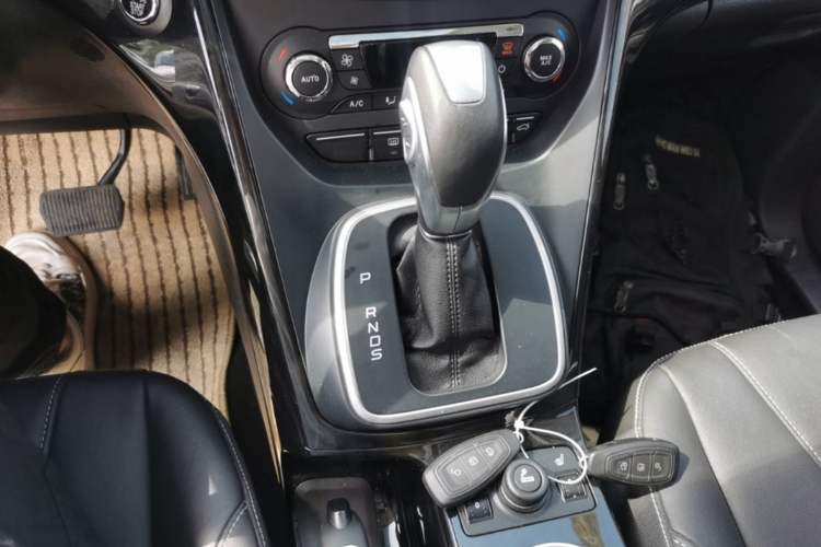 Used Ford Kuga 2013 2.0L GTDi Four-Wheel-Drive Sport Model Gear Lever
