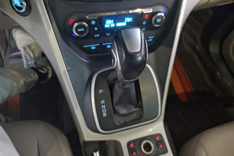 Used Ford Kuga 2013 2.0L GTDi Four-Wheel Drive Premium Model Gear Lever