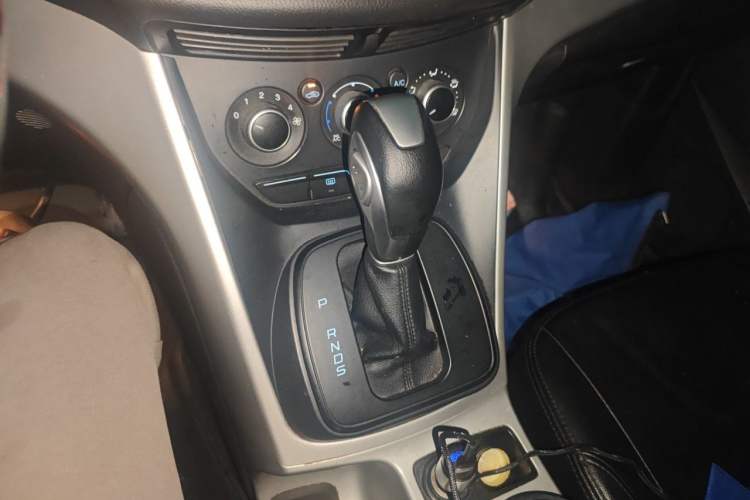 Used Ford Kuga 2013 1.6L GTDi Two-Wheel-Drive Comfort Model Gear Lever