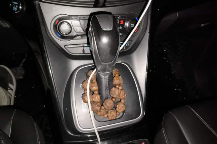 Used Ford Kuga 2013 2.0L GTDi Four-Wheel-Drive Sport Model Gear Lever