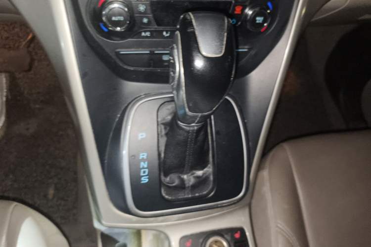 Used Ford Kuga 2013 1.6L GTDi 4x4 Elite Model Gear Lever